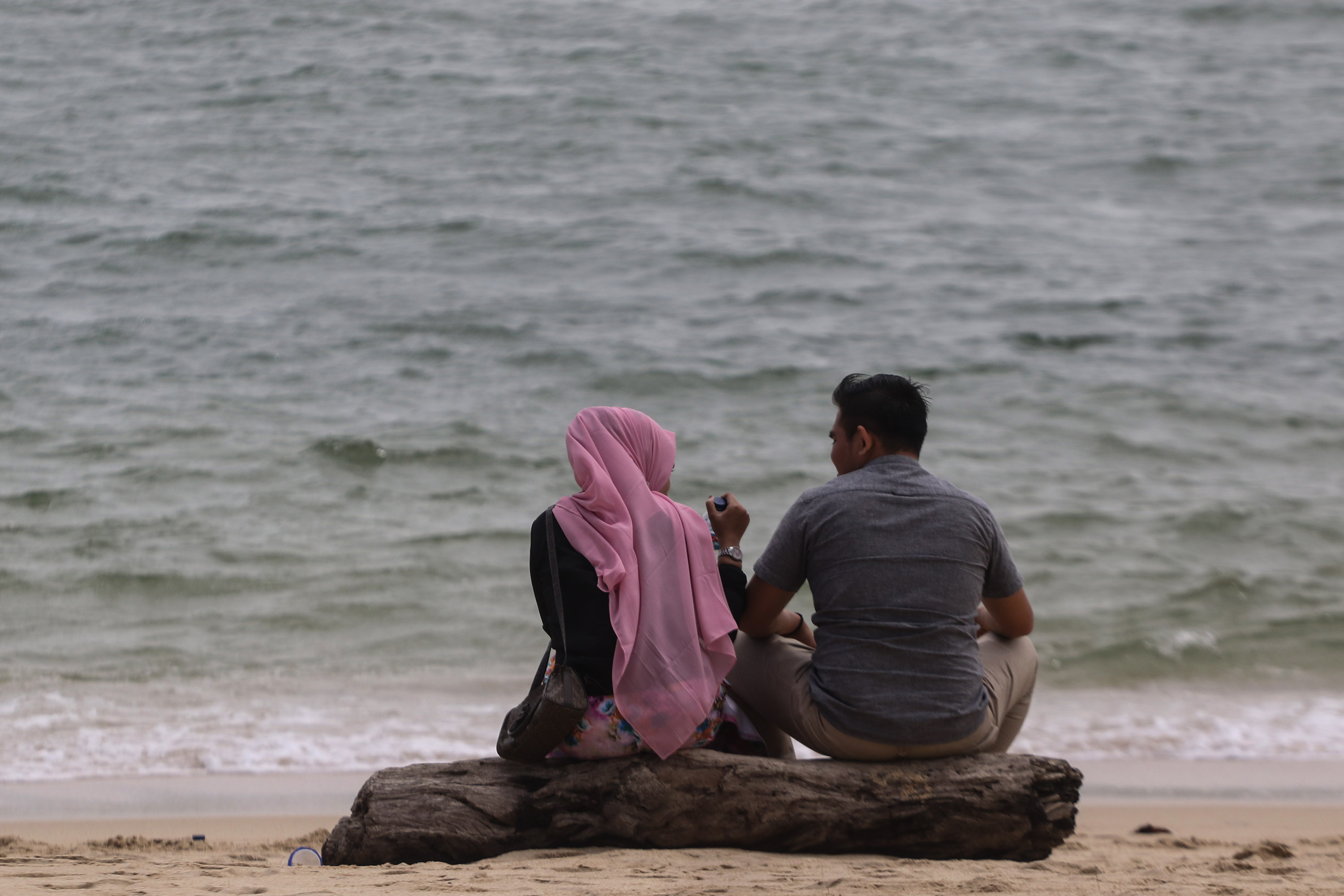 Detail Foto Pacaran Di Pantai Nomer 8