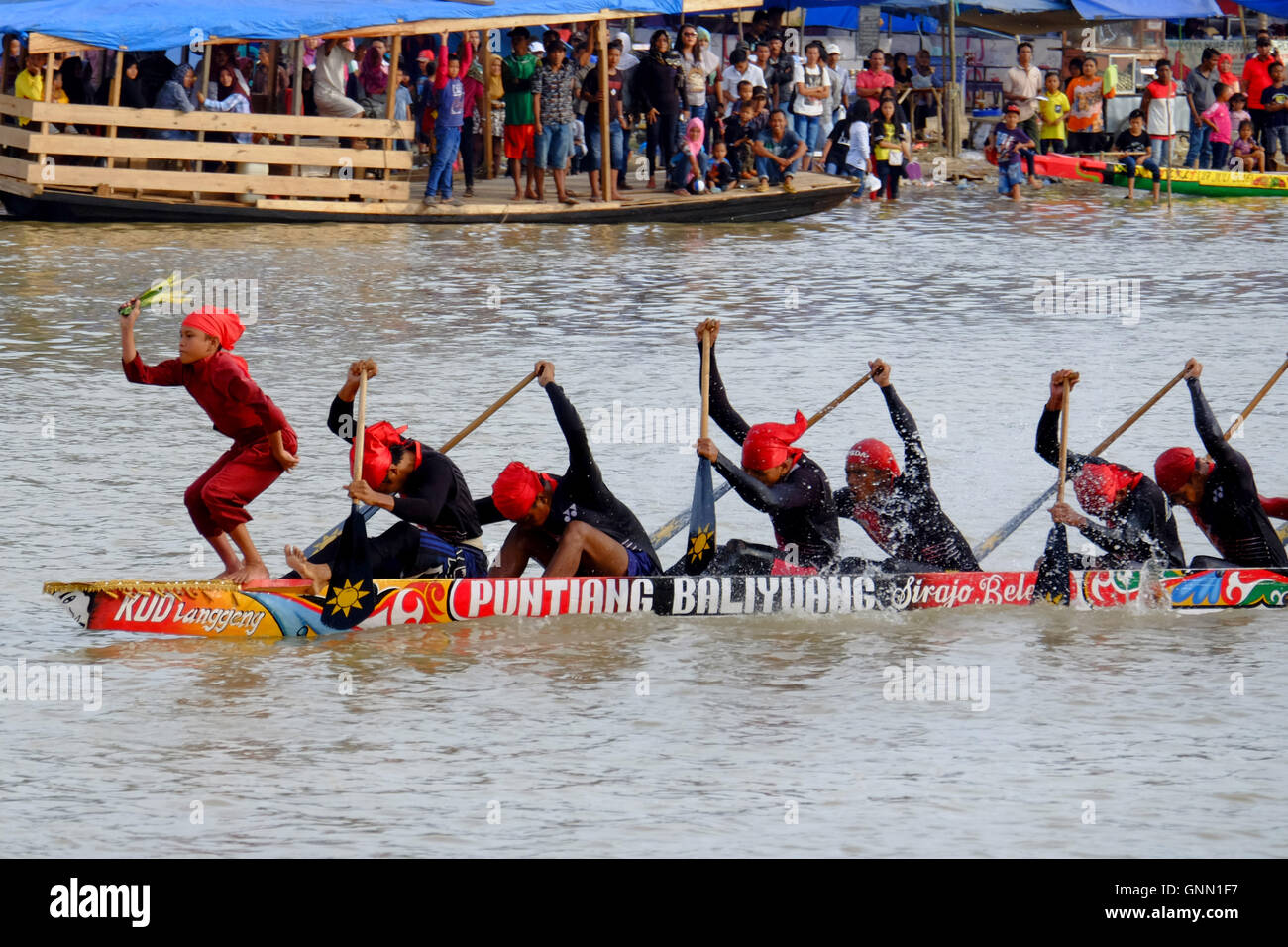 Detail Foto Pacu Jalur Nomer 17