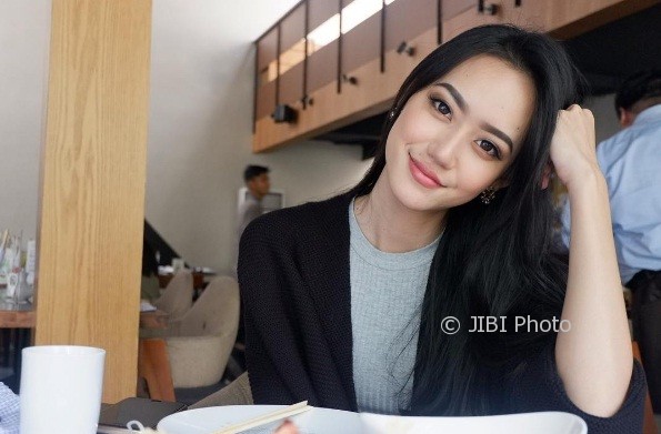 Detail Foto Paha Mulus Artis Indonesia Nomer 29