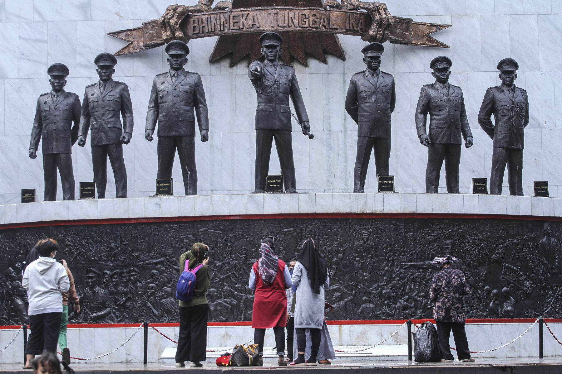 Detail Foto Pahlawan Revolusi Dan Namanya Nomer 43