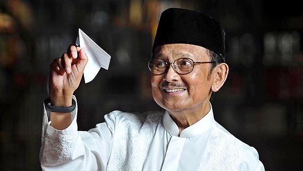 Detail Foto Pak Habibie Nomer 3