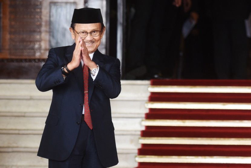 Detail Foto Pak Habibie Nomer 30