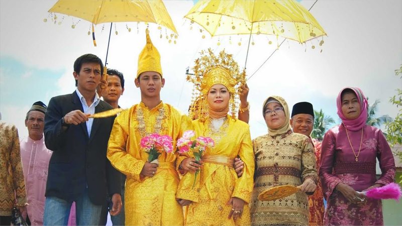 Detail Foto Pakaian Adat Melayu Riau Nomer 15