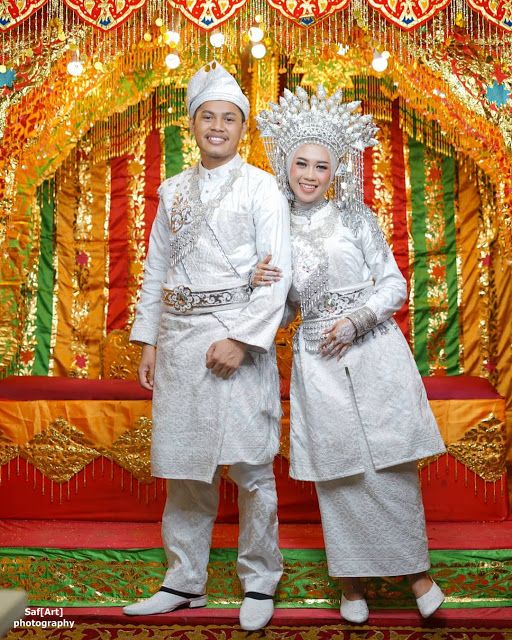 Detail Foto Pakaian Adat Melayu Riau Nomer 24