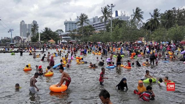 Detail Foto Pantai Ancol Nomer 11