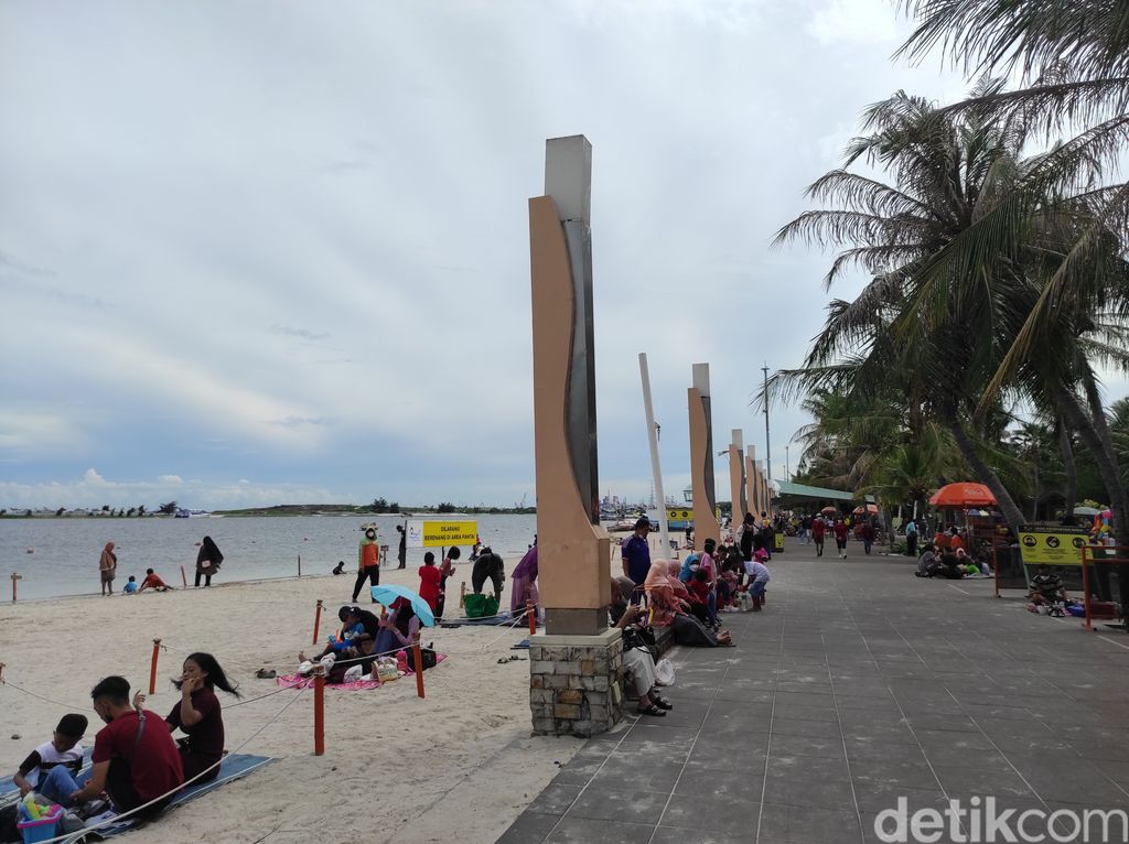 Detail Foto Pantai Ancol Nomer 32