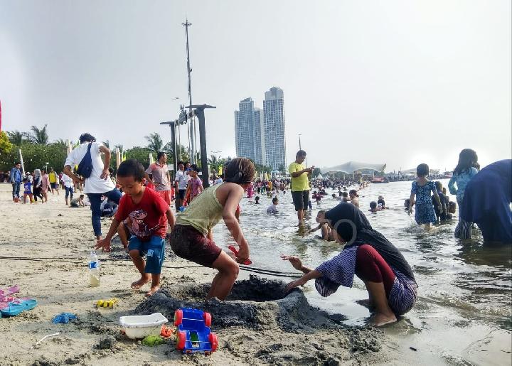 Detail Foto Pantai Ancol Nomer 42