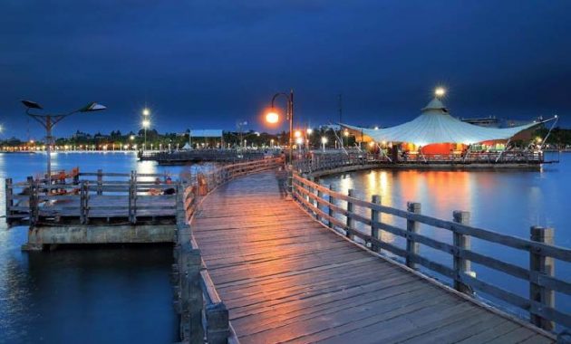 Detail Foto Pantai Ancol Nomer 10