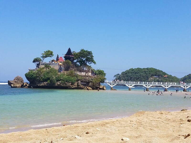 Detail Foto Pantai Balekambang Nomer 3