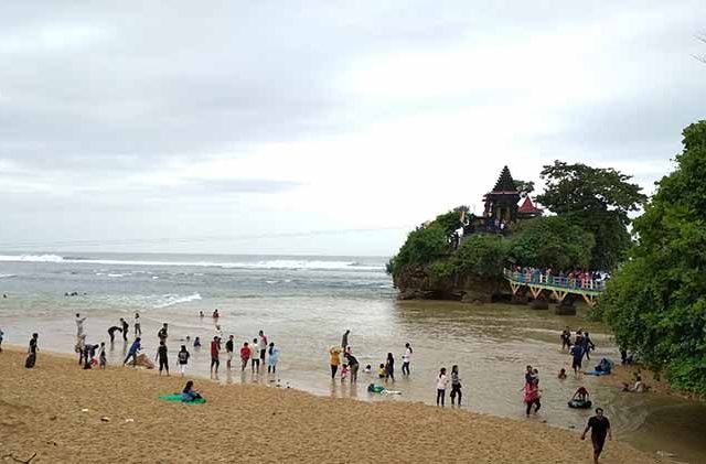 Detail Foto Pantai Balekambang Nomer 55