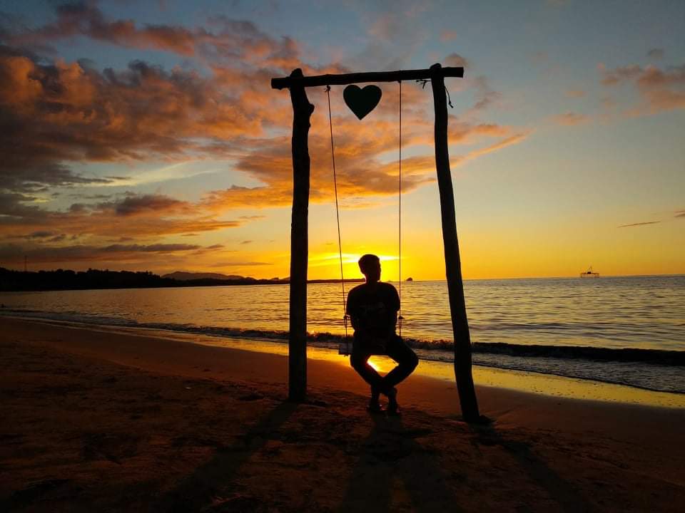 Detail Foto Pantai Di Sore Hari Nomer 10