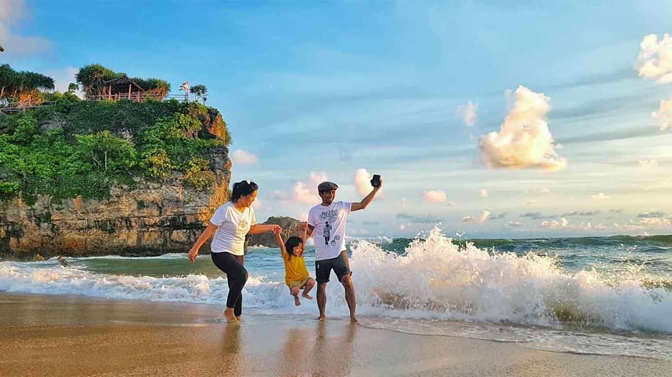 Detail Foto Pantai Jogja Nomer 16