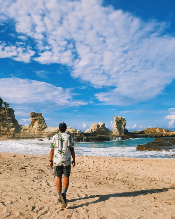 Detail Foto Pantai Klayar Nomer 21