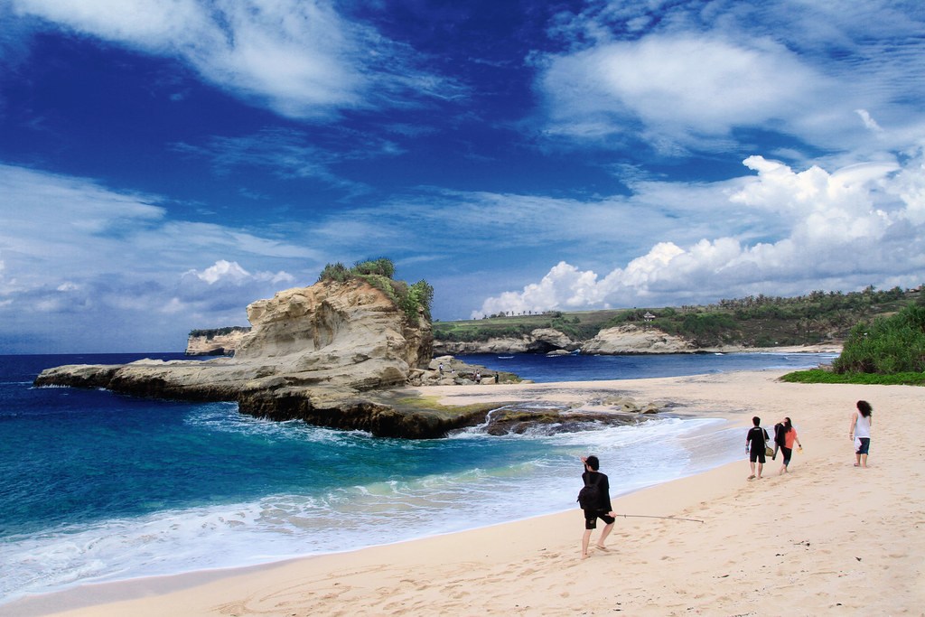 Detail Foto Pantai Klayar Nomer 23