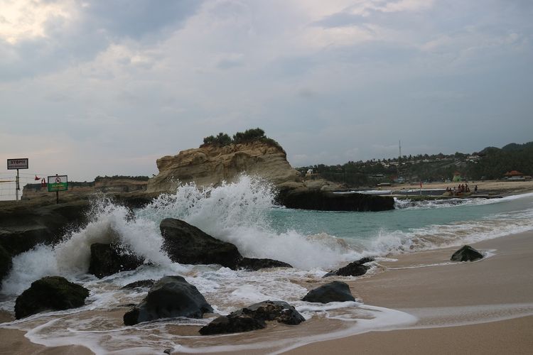 Detail Foto Pantai Klayar Nomer 24