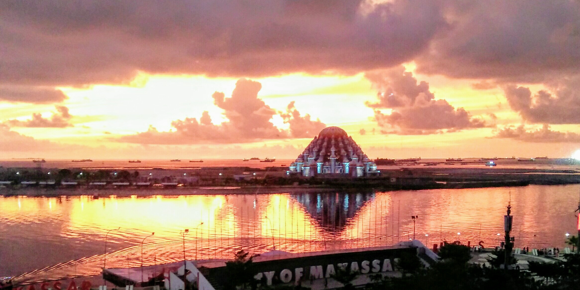 Detail Foto Pantai Losari Nomer 52