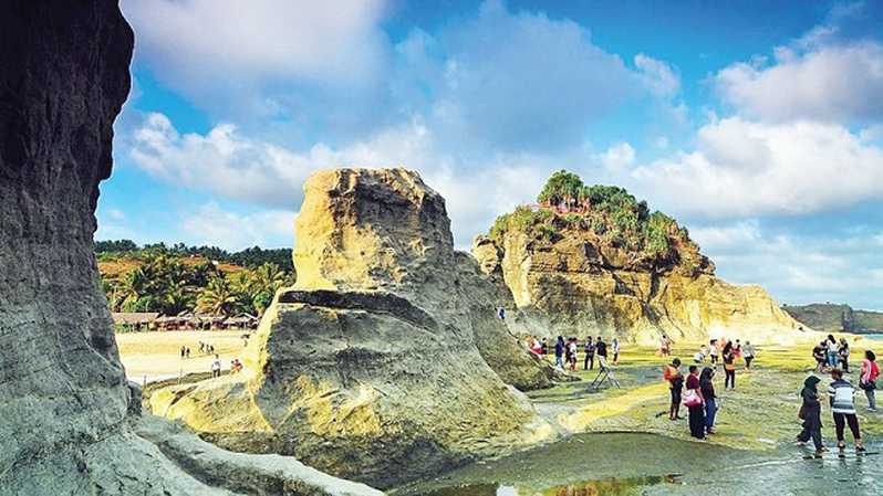 Detail Foto Pantai Pacitan Nomer 23