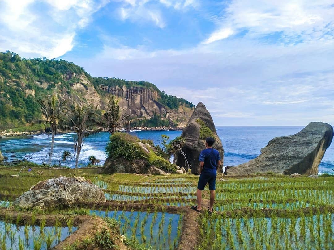 Detail Foto Pantai Pacitan Nomer 4