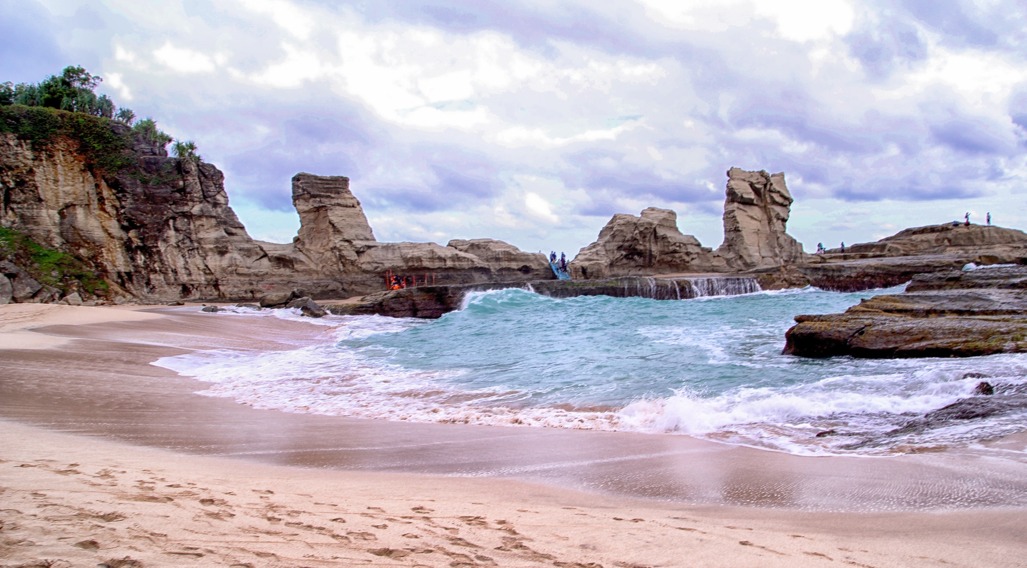 Detail Foto Pantai Pacitan Nomer 29