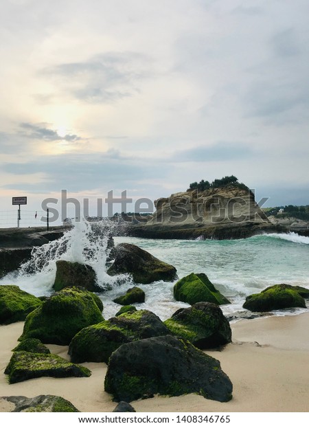 Detail Foto Pantai Pacitan Nomer 44