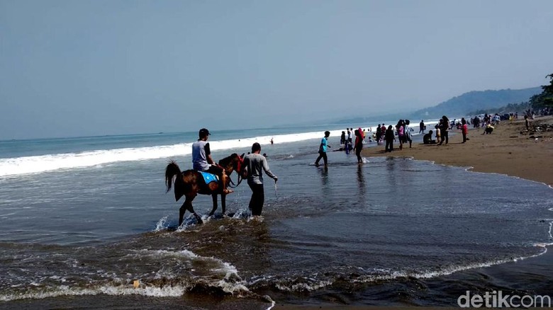 Detail Foto Pantai Pelabuhan Ratu Nomer 4