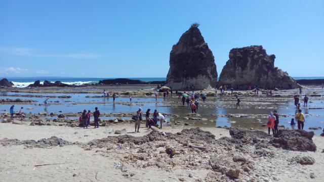 Detail Foto Pantai Sawarna Nomer 21