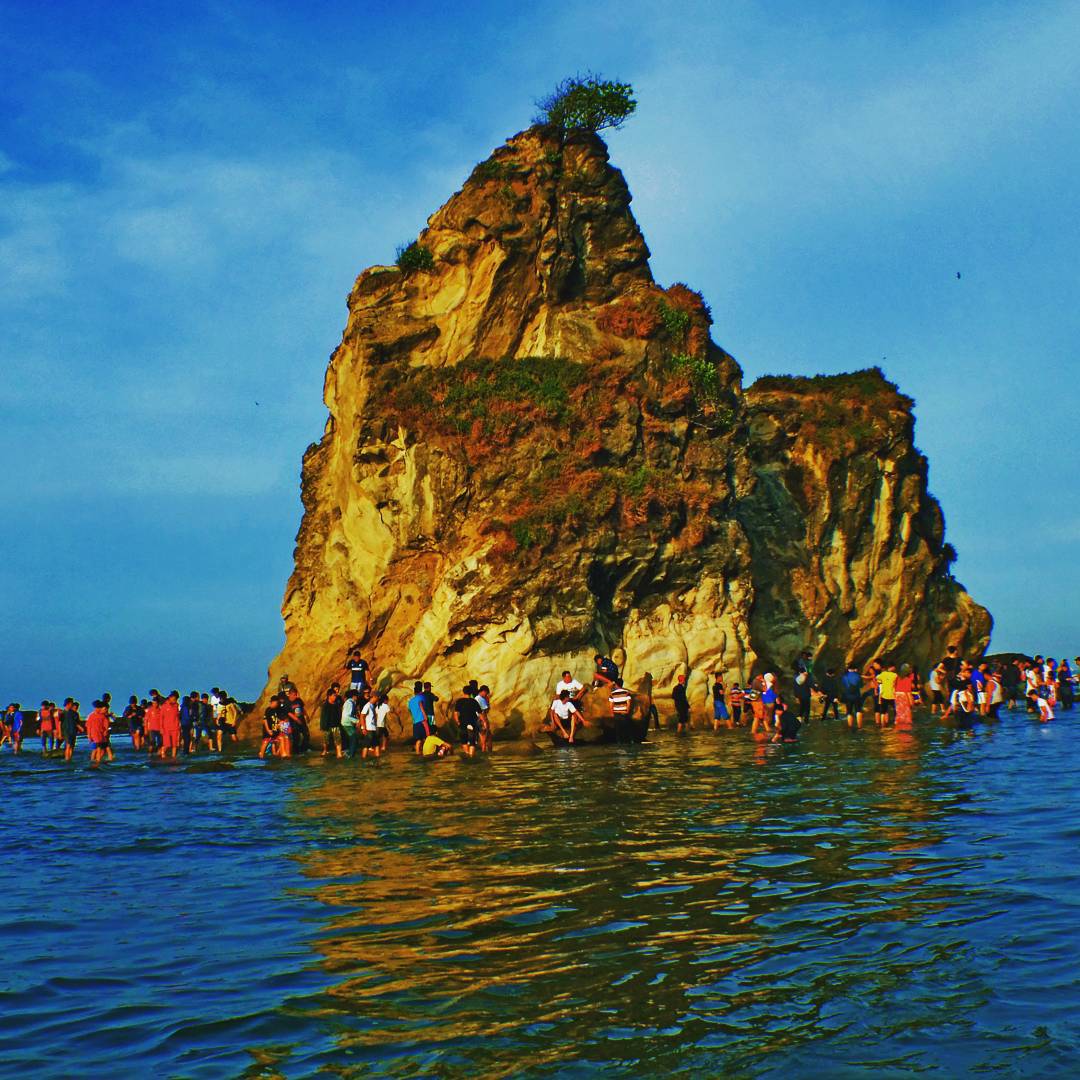 Detail Foto Pantai Sawarna Nomer 24