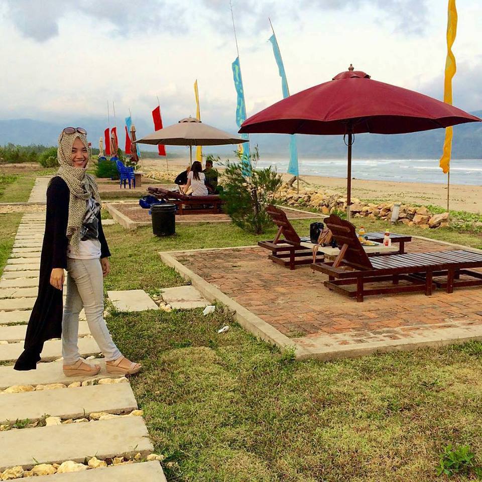 Detail Foto Pantai Teleng Ria Pacitan Nomer 4