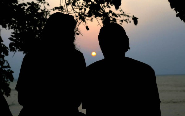 Detail Foto Pasangan Di Pantai Nomer 21