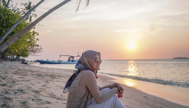 Detail Foto Pasangan Di Pantai Nomer 35