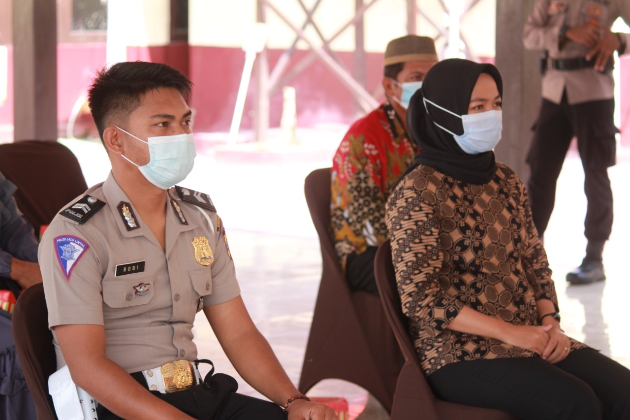 Detail Foto Pasangan Polisi Nomer 34