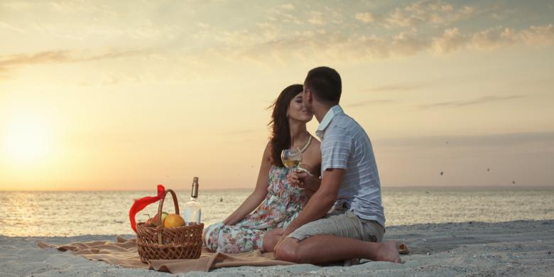 Detail Foto Pasangan Romantis Di Pantai Nomer 11