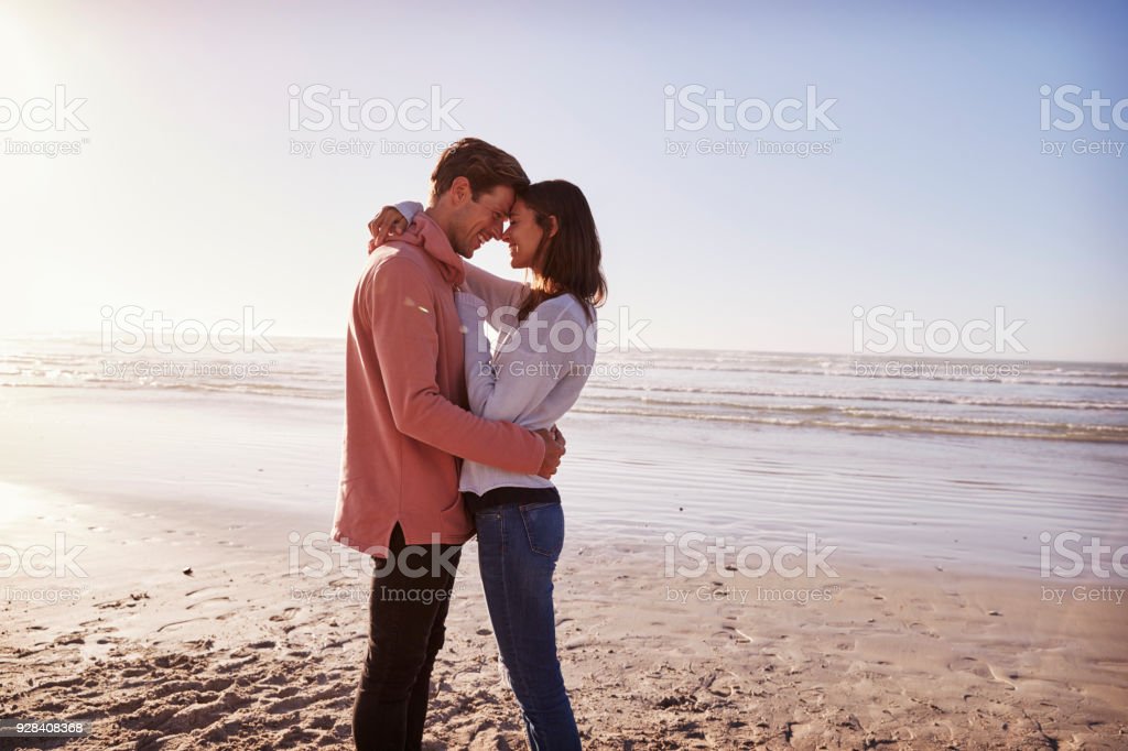 Detail Foto Pasangan Romantis Di Pantai Nomer 22