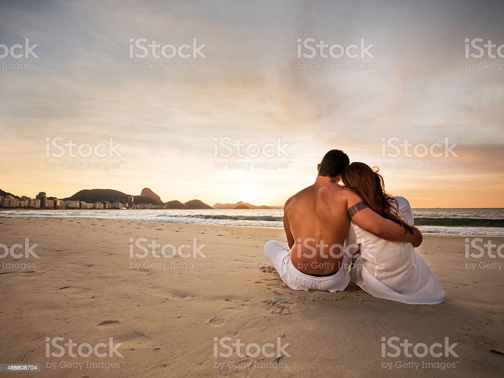 Detail Foto Pasangan Romantis Di Pantai Nomer 32