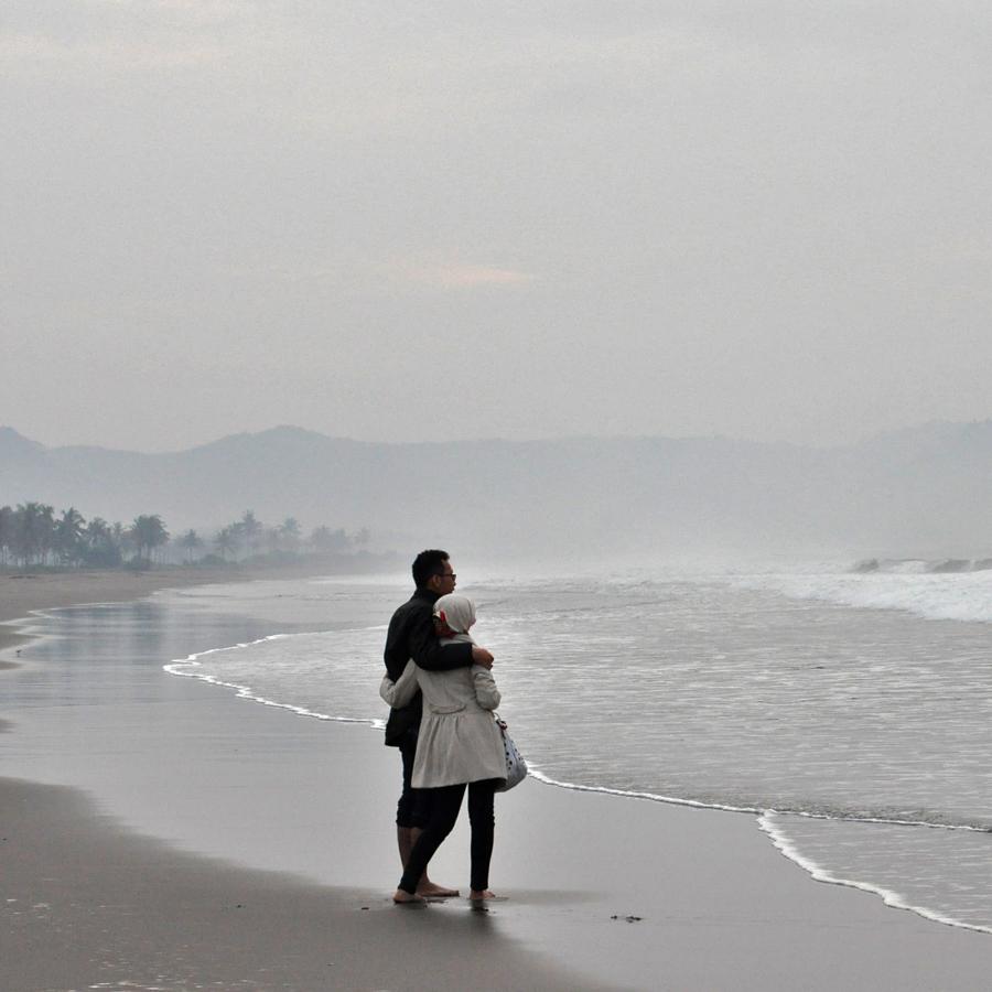 Detail Foto Pasangan Romantis Di Pantai Nomer 34