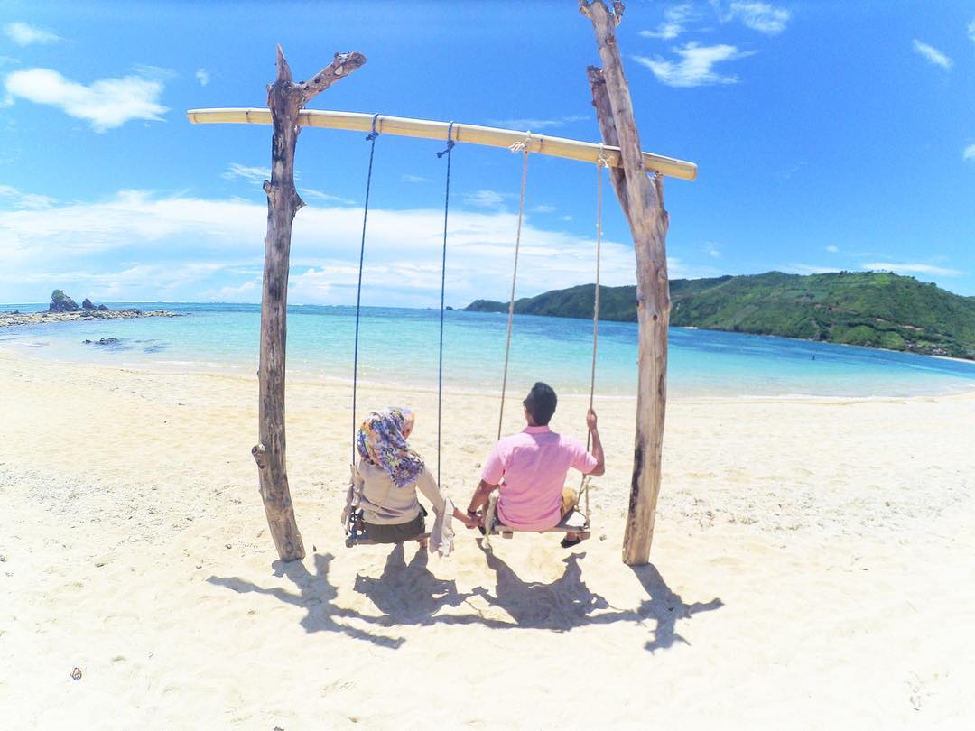 Detail Foto Pasangan Romantis Di Pantai Nomer 40