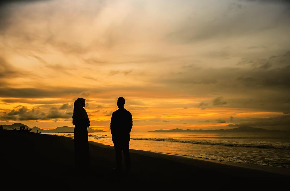 Detail Foto Pasangan Romantis Di Pantai Nomer 52