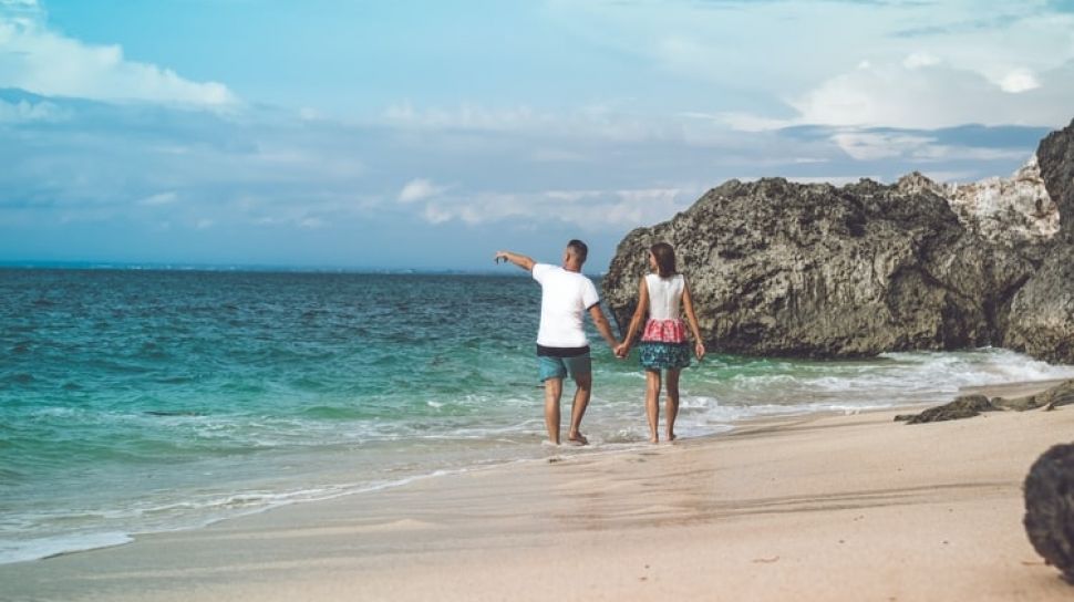 Detail Foto Pasangan Romantis Di Pantai Nomer 55