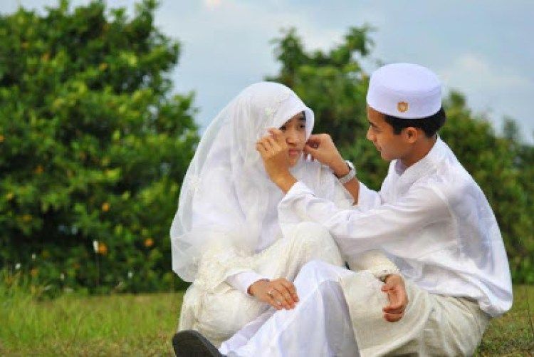 Detail Foto Pasangan Romantis Islami Nomer 2