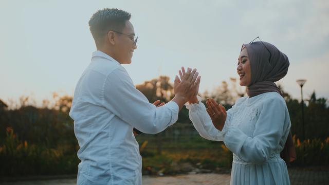 Detail Foto Pasangan Romantis Islami Nomer 17