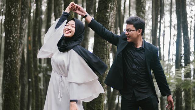 Detail Foto Pasangan Romantis Islami Nomer 6