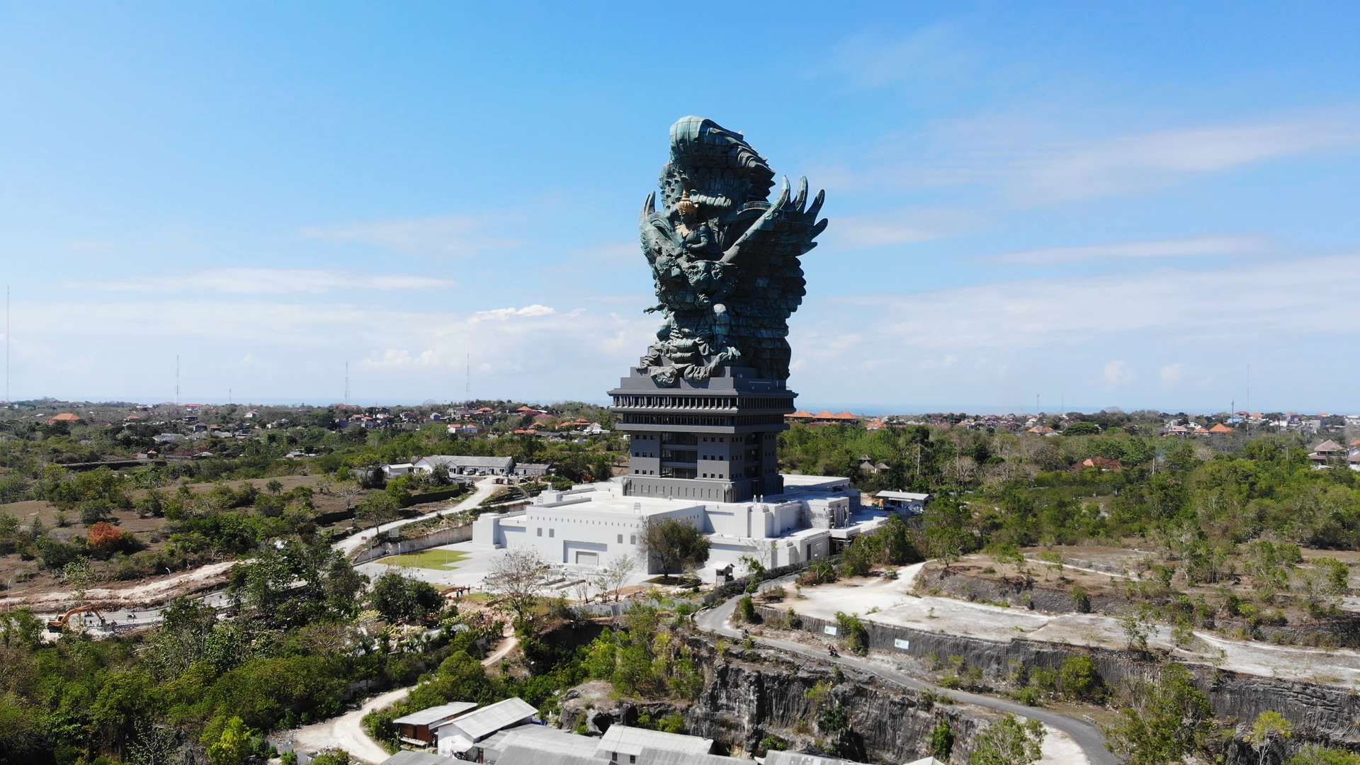 Detail Foto Patung Garuda Wisnu Kencana Nomer 12