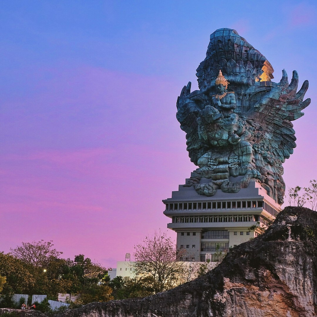 Detail Foto Patung Garuda Wisnu Kencana Nomer 19