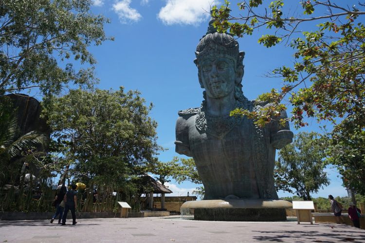 Detail Foto Patung Garuda Wisnu Kencana Nomer 46