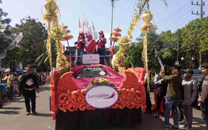 Detail Foto Pawai Mobil Hias Nomer 44