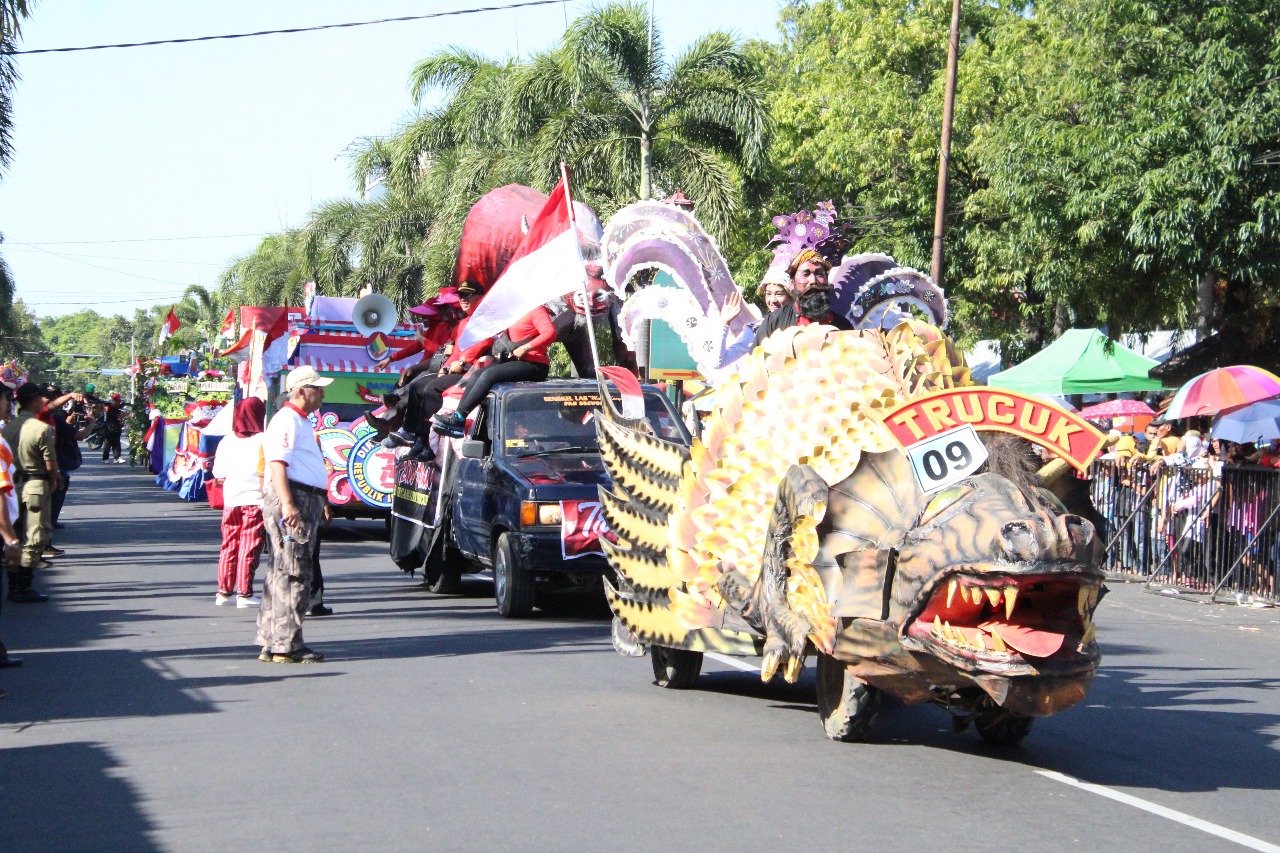 Detail Foto Pawai Mobil Hias Nomer 52