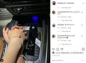 Detail Foto Pegangan Tangan Dalam Mobil Nomer 6