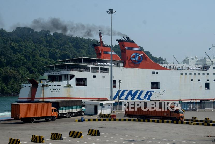 Detail Foto Pelabuhan Merak Nomer 41