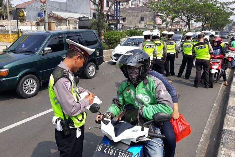 Detail Foto Pelanggaran Lalu Lintas Nomer 16