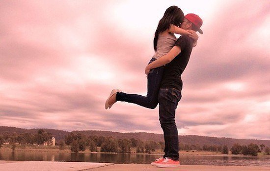 Detail Foto Pelukan Romantis Nomer 15